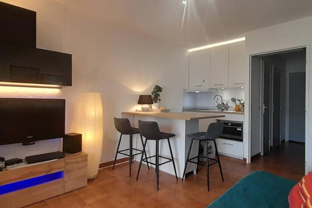 Studio 4 Pers Coeur Du Lavandou 5Mn A Pied Des Plages Le Lavandou Exterior foto